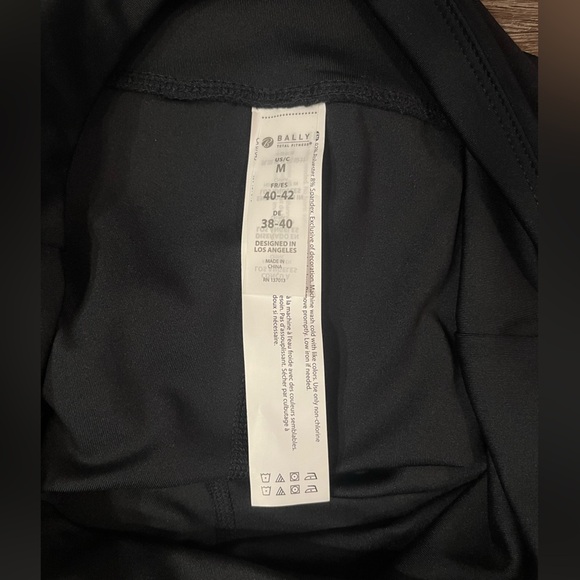 Bally Total Fitness Women's High Rise 5" Bike Shorts in Black Size Medium - Picture 6 of 7